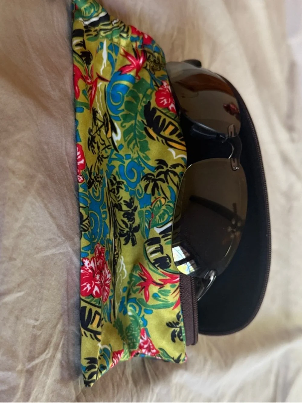 Maui Jim MJ Sport Black Frame Reader Sunglasses with Brown Case & Floral Pouch